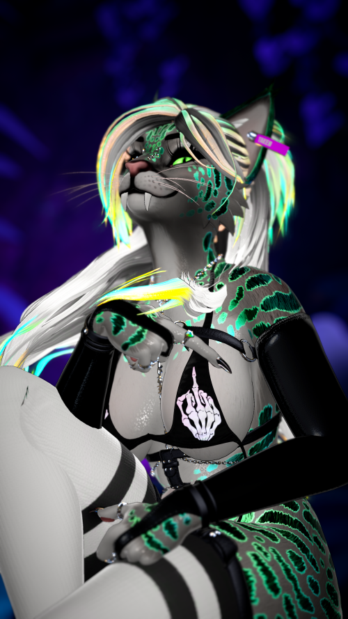 VRChat_2024-10-05_21-26-38.563_2160x3840.png