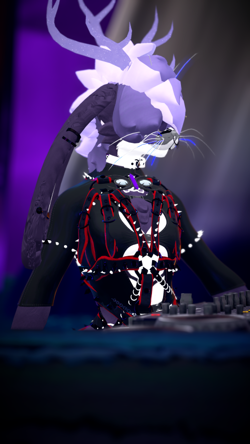 VRChat_2024-10-05_21-29-48.236_2160x3840.png