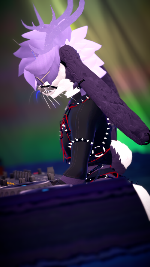 VRChat_2024-10-05_21-31-02.352_2160x3840.png