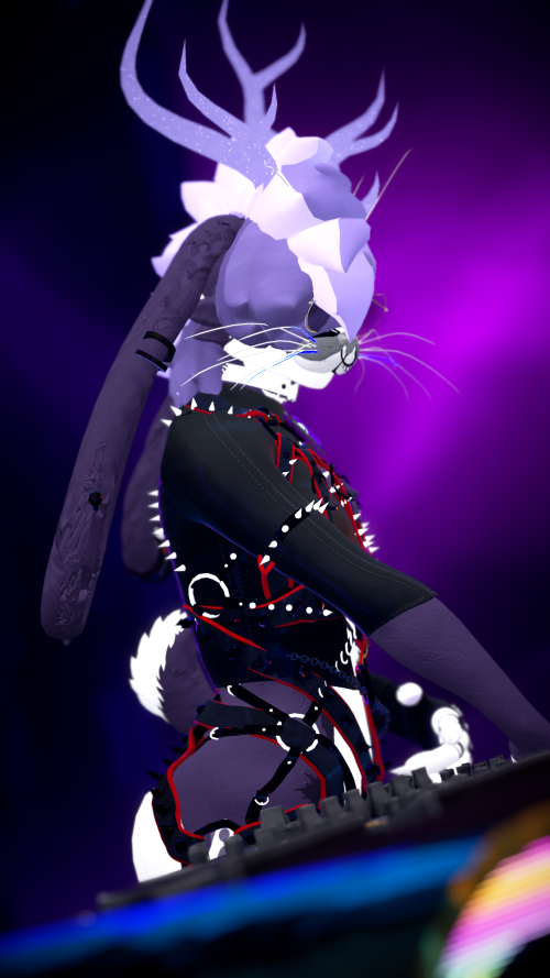VRChat_2024-10-05_21-33-46.059_2160x3840.png