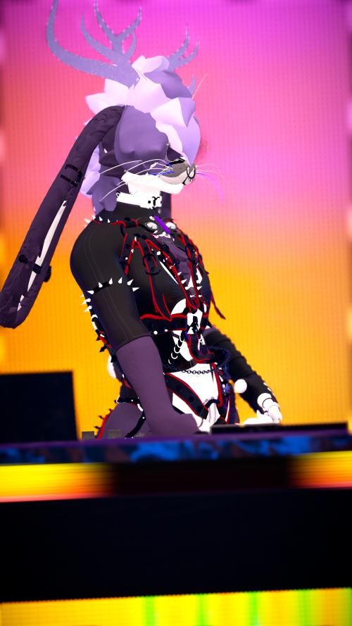 VRChat_2024-10-05_21-34-09.933_2160x3840.png