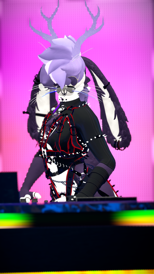 VRChat_2024-10-05_21-34-11.473_2160x3840.png