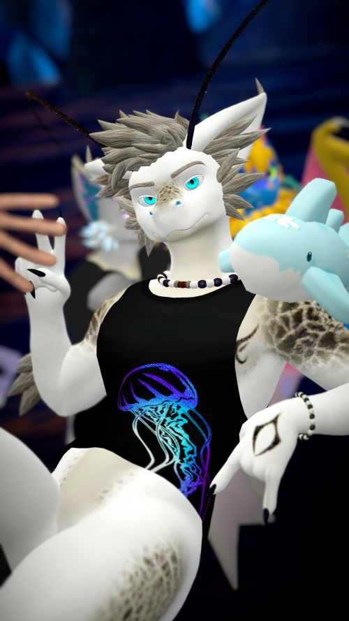VRChat_2024-10-05_21-46-28.347_2160x3840.png