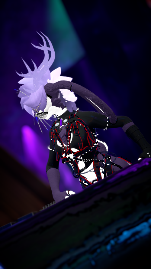 VRChat_2024-10-05_21-47-56.928_2160x3840.png