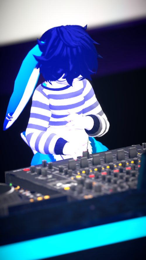 VRChat_2024-10-05_22-16-16.546_2160x3840.png