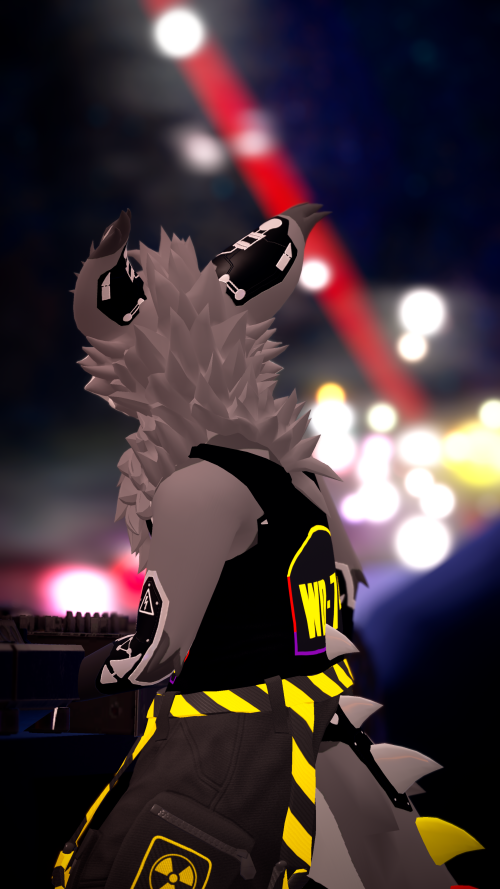 VRChat_2024-10-06_00-25-11.070_2160x3840.png