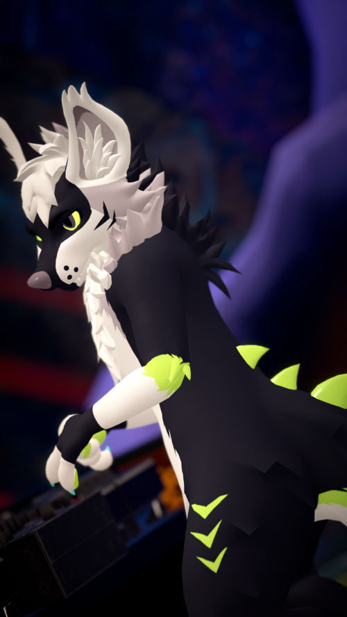 VRChat_2024-10-06_03-15-59.308_2160x3840.png