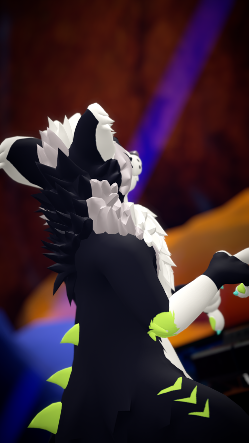 VRChat_2024-10-06_03-20-03.466_2160x3840.png