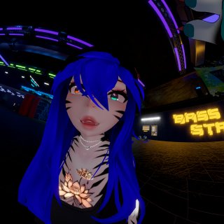 VRChat_2024-10-18_22-11-24.419_3840x2160