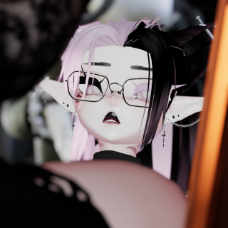 VRChat_2024-10-30_19-34-45.147_3840x2160