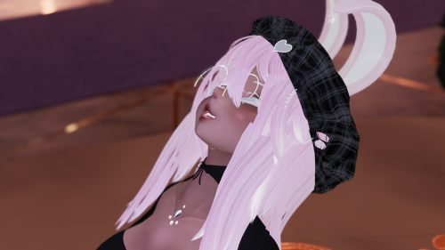VRChat_2024-11-02_19-04-12.259_3840x2160.png