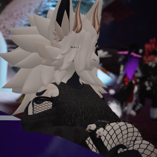 VRChat_2024-11-15_22-29-19.509_2160x3840