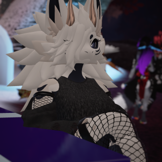 VRChat_2024-11-15_22-29-21.651_2160x3840