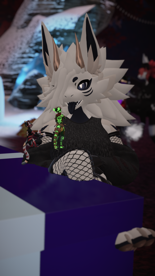 VRChat_2024-11-15_22-29-52.953_2160x3840.png