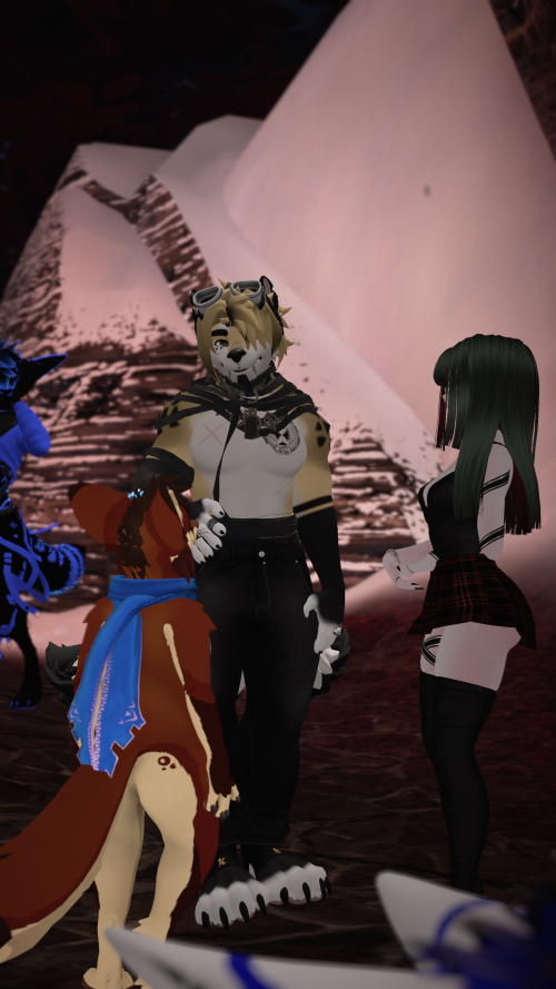 VRChat_2024-11-15_22-31-29.029_2160x3840.png