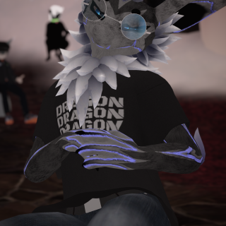 VRChat_2024-11-15_22-39-32.186_2160x3840