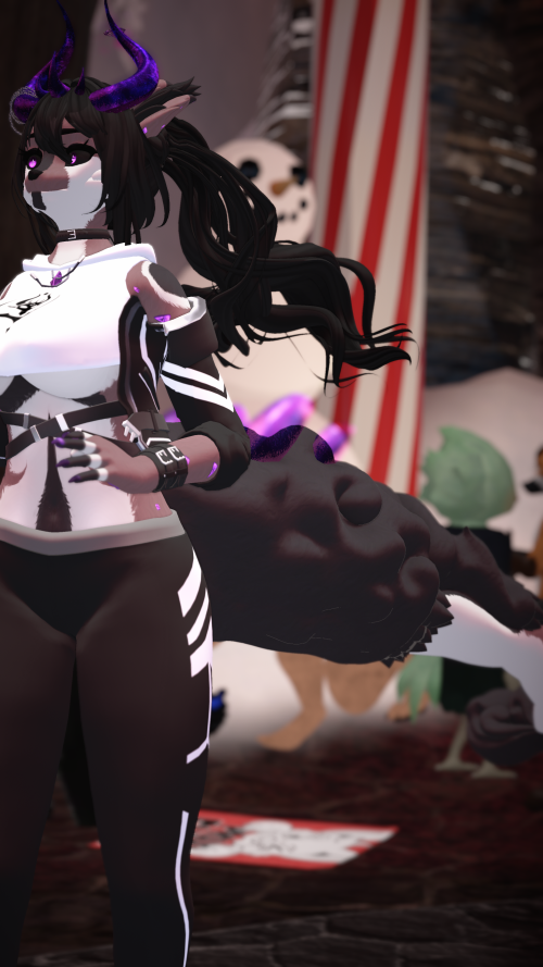 VRChat_2024-11-16_00-53-04.071_2160x3840.png
