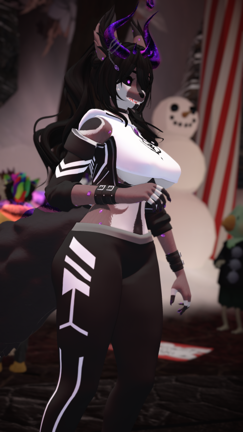 VRChat_2024-11-16_00-53-14.217_2160x3840.png