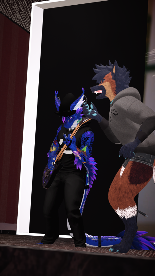 VRChat_2024-11-16_01-00-53.590_2160x3840.png