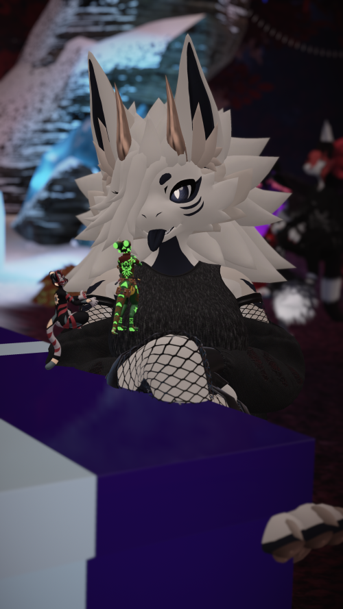 VRChat_2024-11-15_22-29-53.975_2160x3840.png