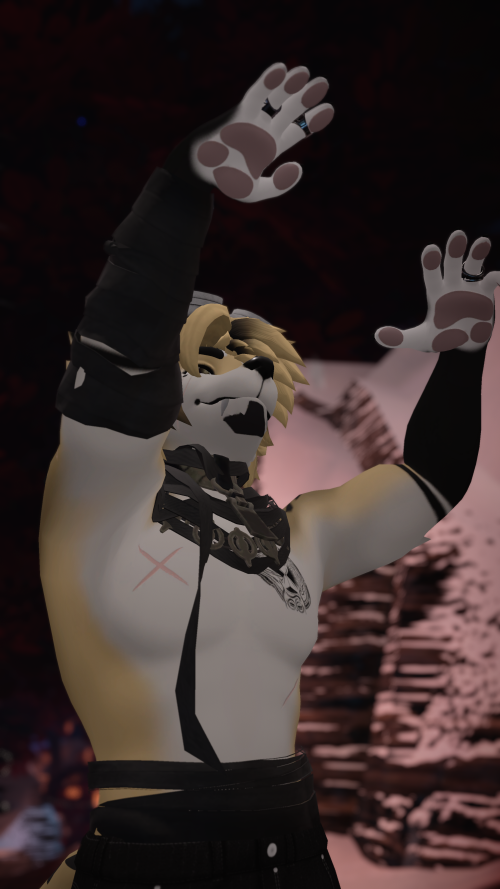 VRChat_2024-11-15_22-31-06.237_2160x3840.png
