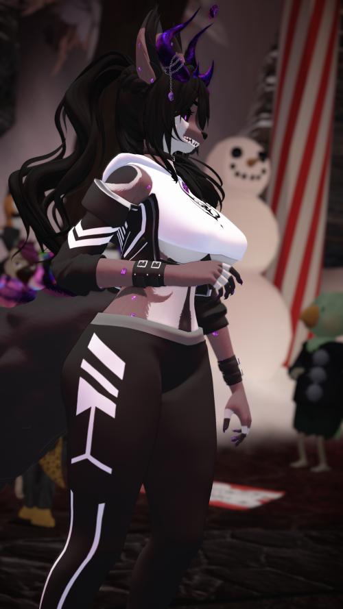 VRChat_2024-11-16_00-53-12.646_2160x3840.png