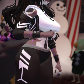 VRChat_2024-11-16_00-53-12.646_2160x3840