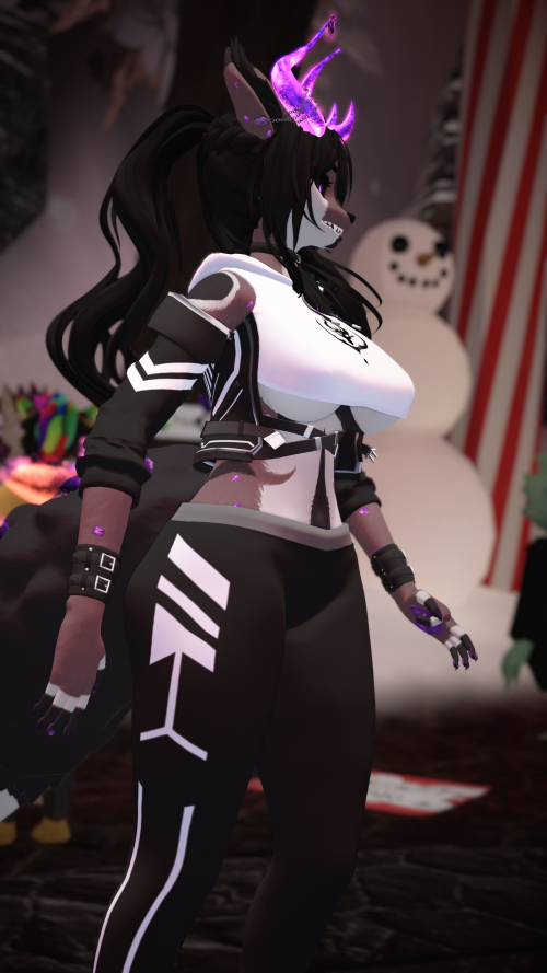 VRChat_2024-11-16_00-53-15.472_2160x3840.png