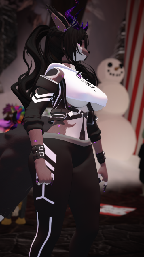 VRChat_2024-11-16_00-53-17.820_2160x3840.png
