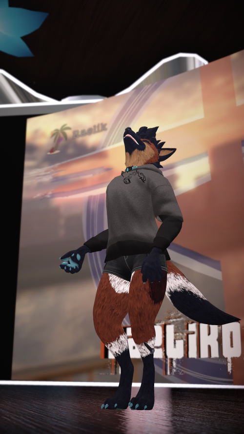 VRChat_2024-11-16_01-08-10.612_2160x3840.png