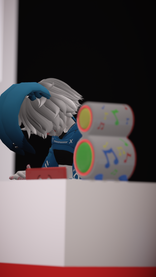 VRChat_2024-11-16_01-36-07.401_2160x3840.png