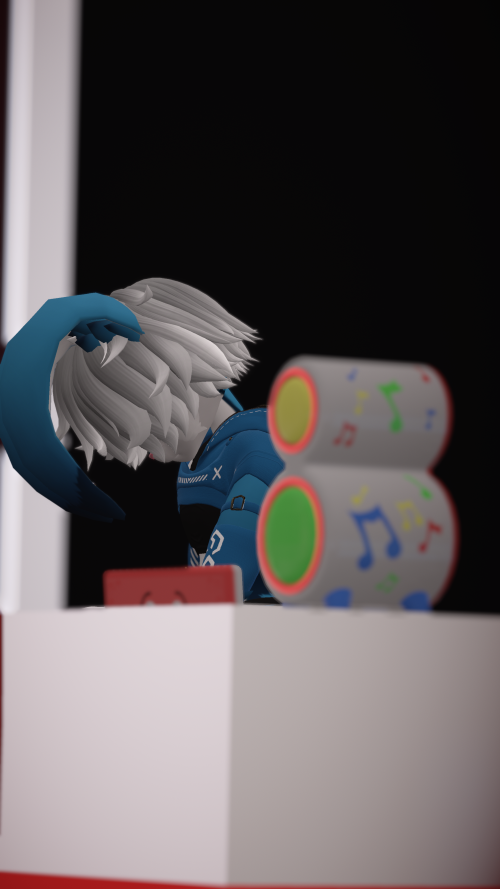 VRChat_2024-11-16_01-36-08.690_2160x3840.png