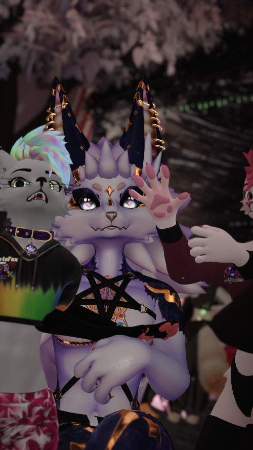 VRChat_2024-11-16_01-37-03.163_2160x3840.png