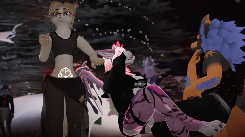 VRChat_2024-11-16_01-37-22.418_3840x2160.png