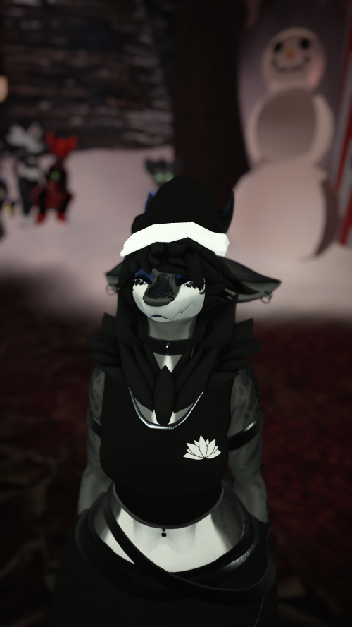 VRChat_2024-11-16_22-10-17.344_2160x3840.png
