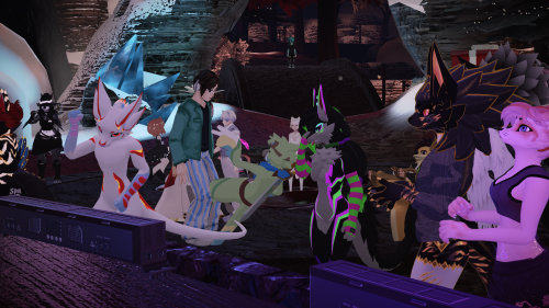 VRChat_2024-11-17_00-58-39.904_3840x2160.png