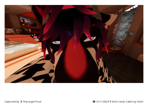 VRChat_2024-12-11_21-36-26.361_2048x1440.png