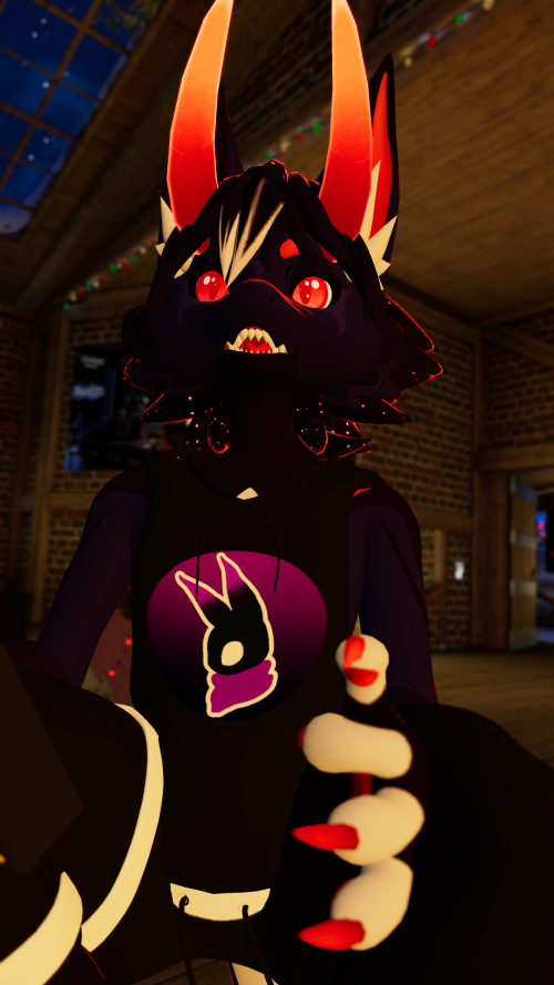 VRChat_2024-12-13_22-30-32.954_2160x3840.png