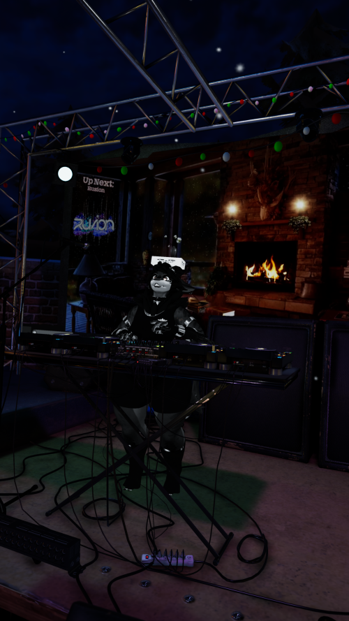 VRChat_2024-12-13_22-34-14.418_2160x3840.png