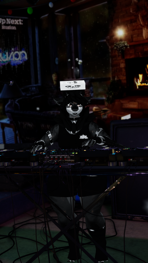 VRChat_2024-12-13_22-34-18.307_2160x3840.png