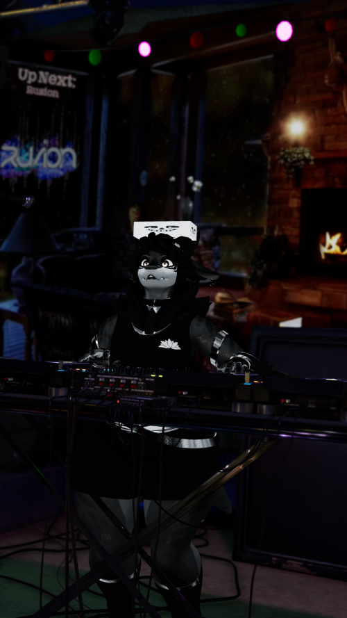 VRChat_2024-12-13_22-34-25.948_2160x3840.png