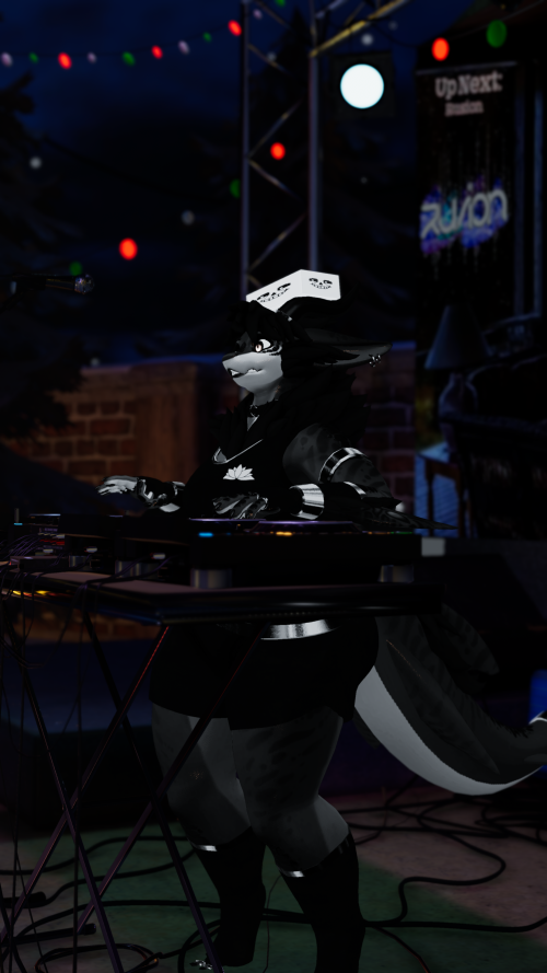 VRChat_2024-12-13_22-34-39.560_2160x3840.png