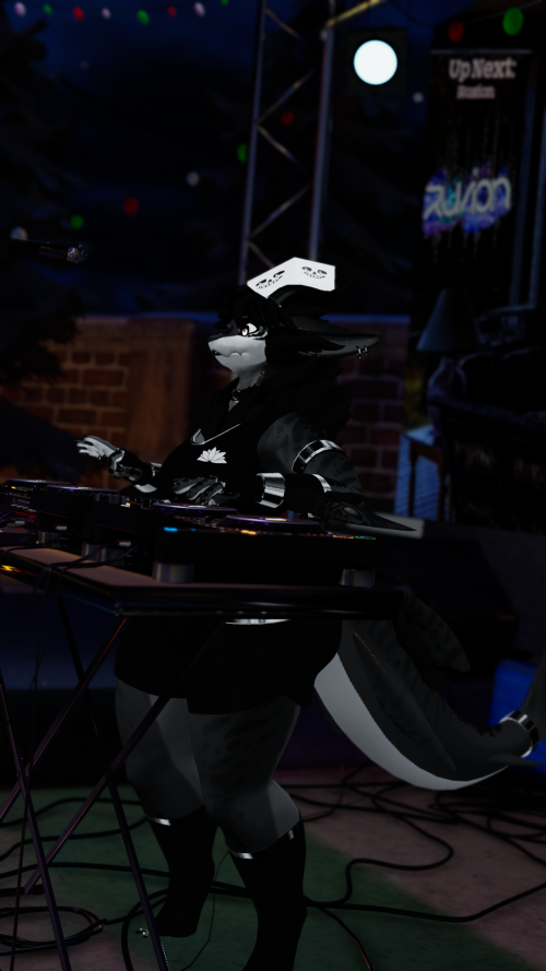 VRChat_2024-12-13_22-34-42.289_2160x3840.png