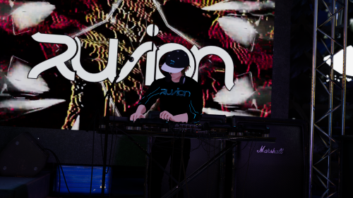 VRChat_2024-12-13_23-08-54.912_3840x2160.png