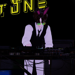 VRChat_2024-12-14_01-03-30.876_2160x3840