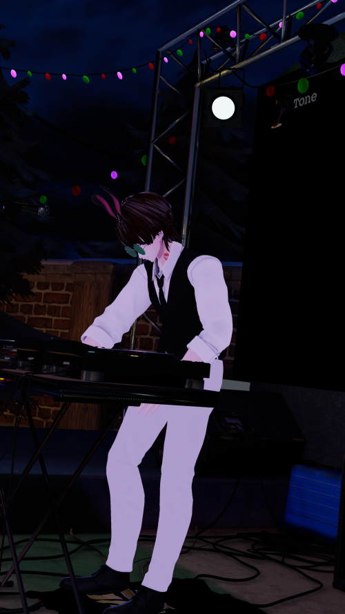 VRChat_2024-12-14_01-03-37.694_2160x3840.png