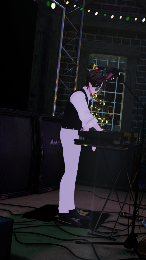 VRChat_2024-12-14_01-03-43.506_2160x3840.png
