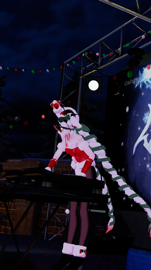 VRChat_2024-12-14_02-10-11.630_2160x3840.png