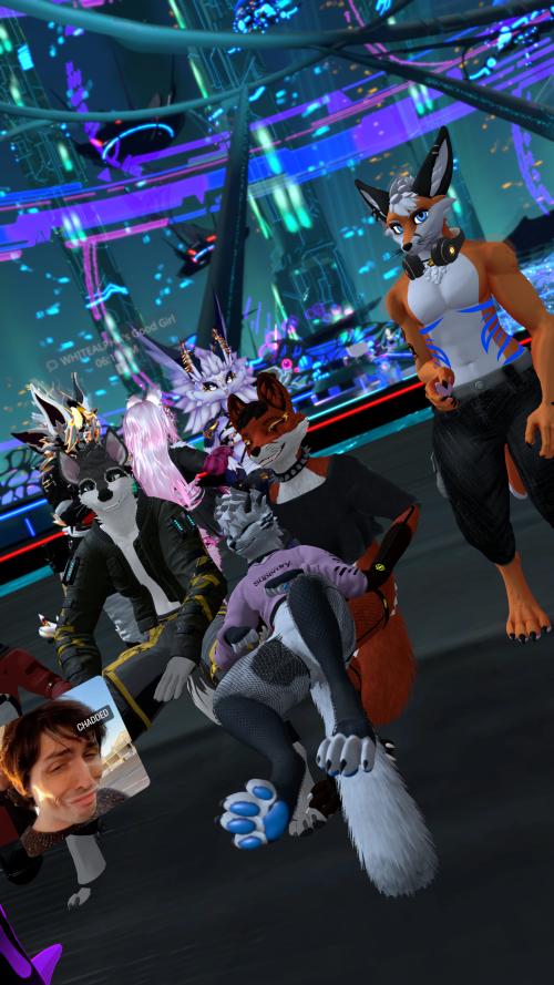 VRChat_2024-12-21_00-10-52.383_2160x3840.png