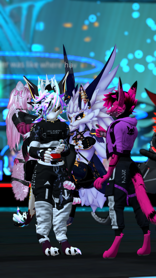 VRChat_2024-12-21_00-14-14.704_2160x3840.png
